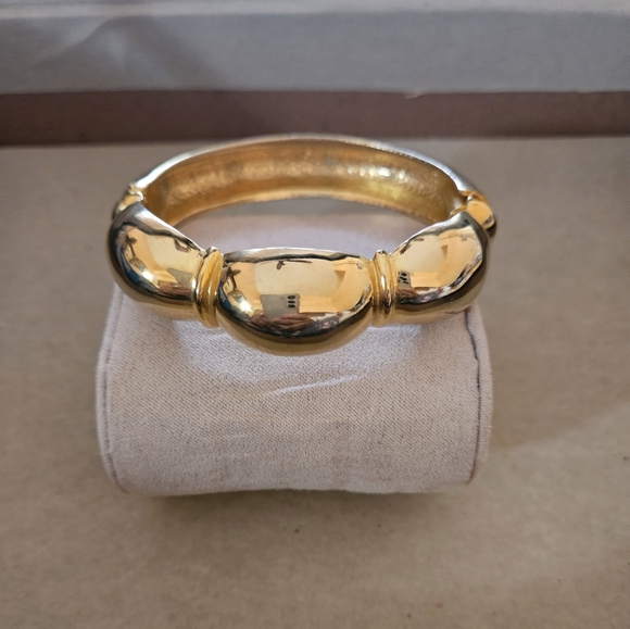 Bracelets - Picture 3 of 3